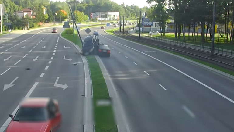 Τους καθρέπτες τους έχουμε για να βλέπουμε!